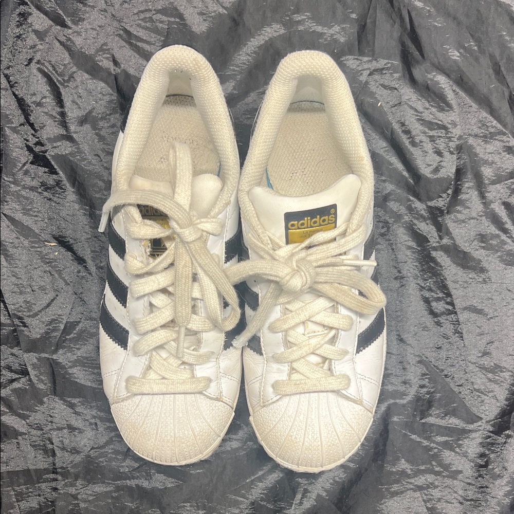 Adidas Kids White and Black Superstar Sneakers sz 3.5 - Picture 2 of 7